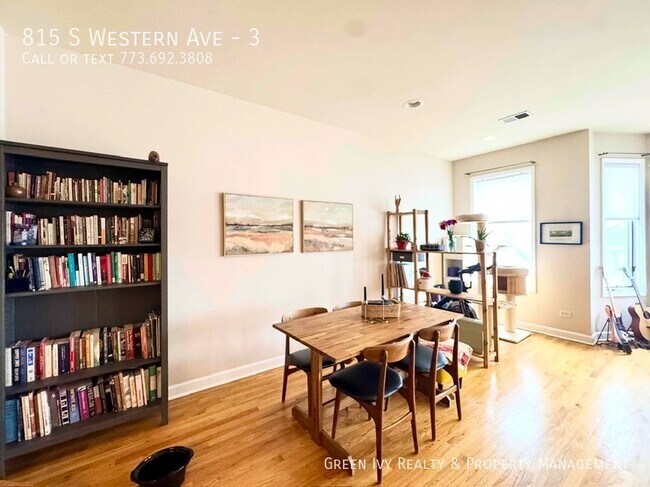 Building Photo - 815 S Western Ave