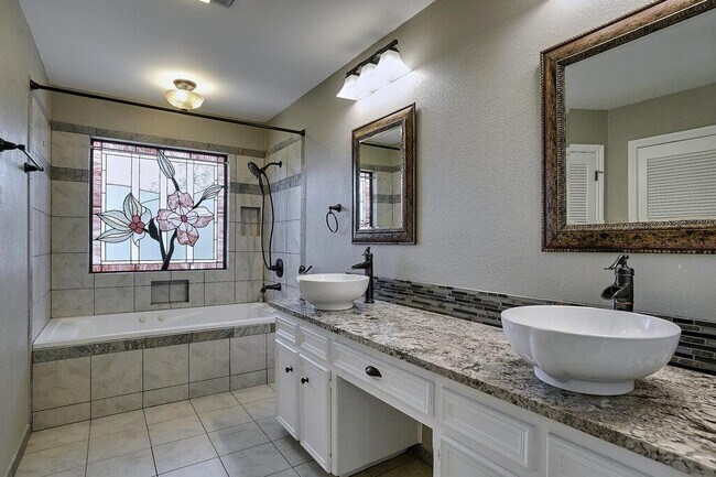 Building Photo - 6501 Cascada Dr