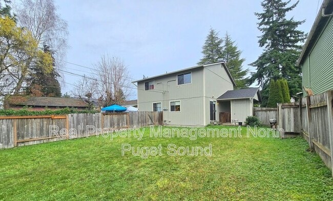 Building Photo - 1322 Maple St