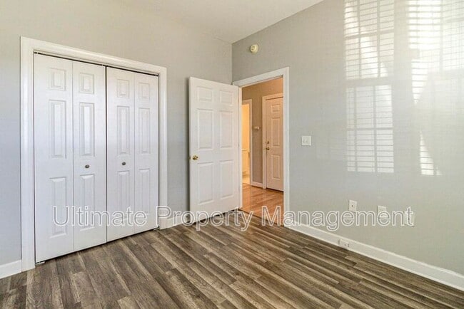 Building Photo - 5006 Carleton Dr