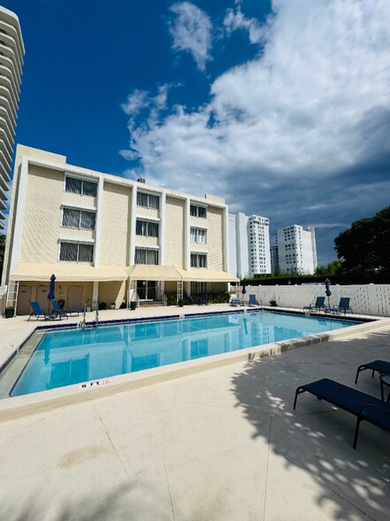 Building Photo - 1527 S Flagler Dr