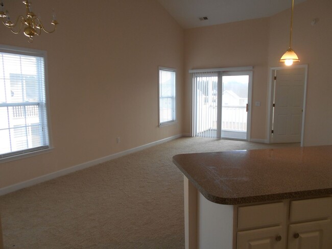 Building Photo - 3 bedroom, 2 bath condo in Carolina Willows