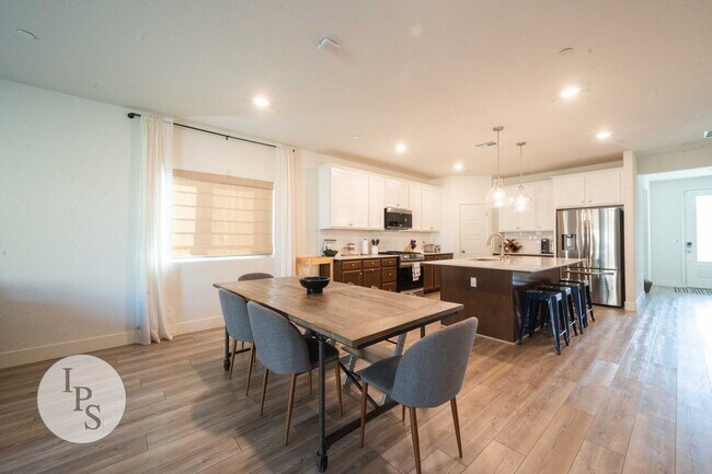 Building Photo - Madera Riverstone Home, 3BR/2BA, SOLAR, Community Pool, New Elementary School in Community!