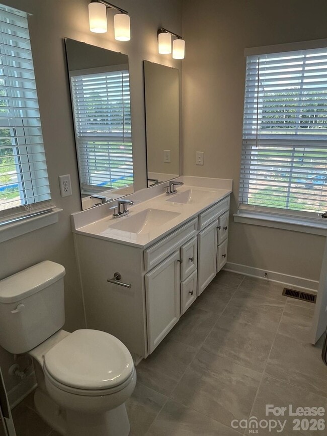 Building Photo - 5013 Griers Hl Dr