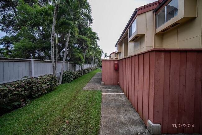 Building Photo - Hidden gem in Windward Estate conveniently...