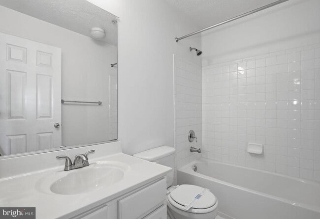 Building Photo - 886 Lowe Rd