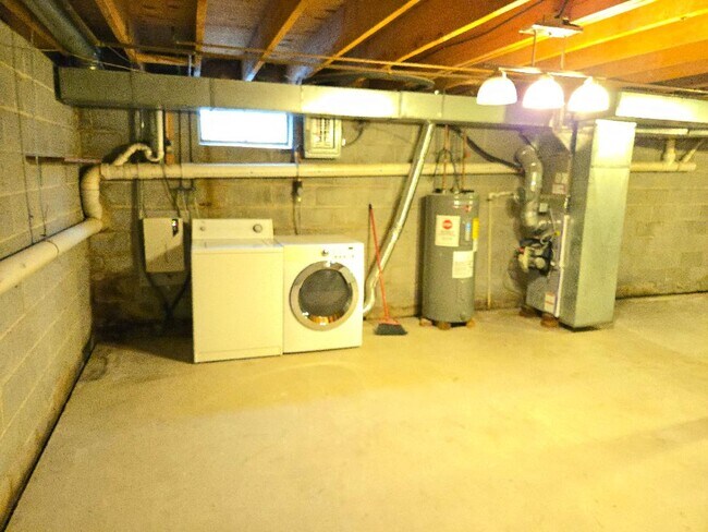 Building Photo - 324 Garden Ave