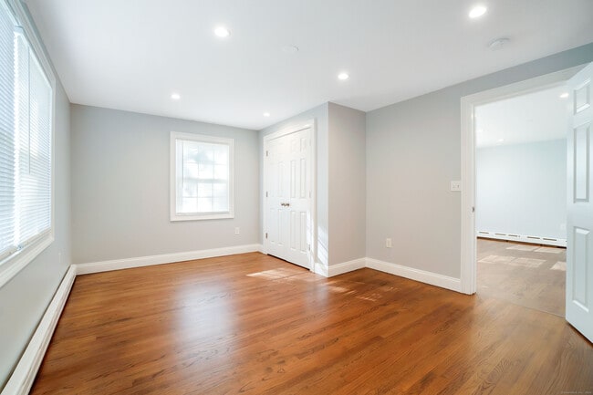 Building Photo - 981 Black Rock Tpke