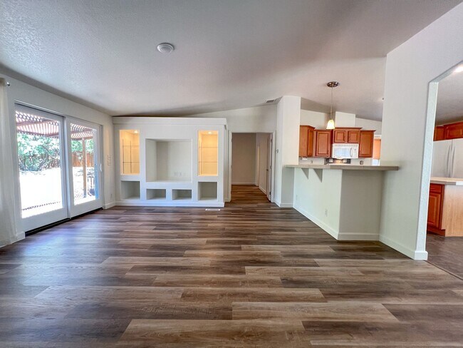 Building Photo - HOUSE - CORNVILLE - OAK CREEK VALLEY