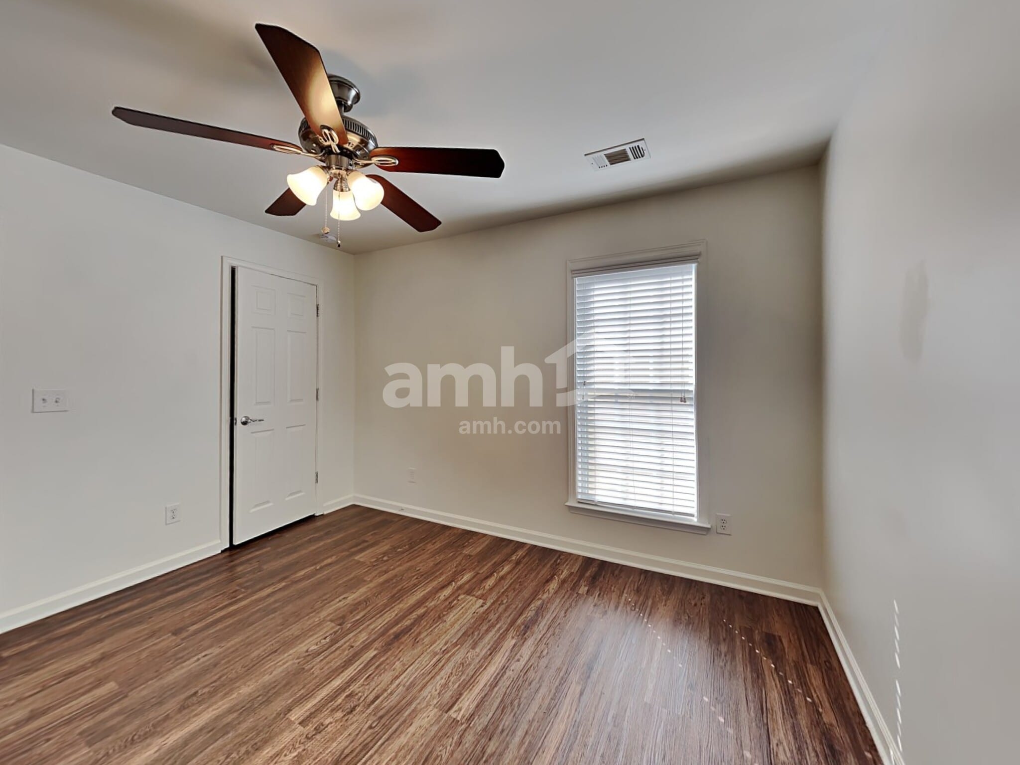 Building Photo - 922 Idlewood Dr