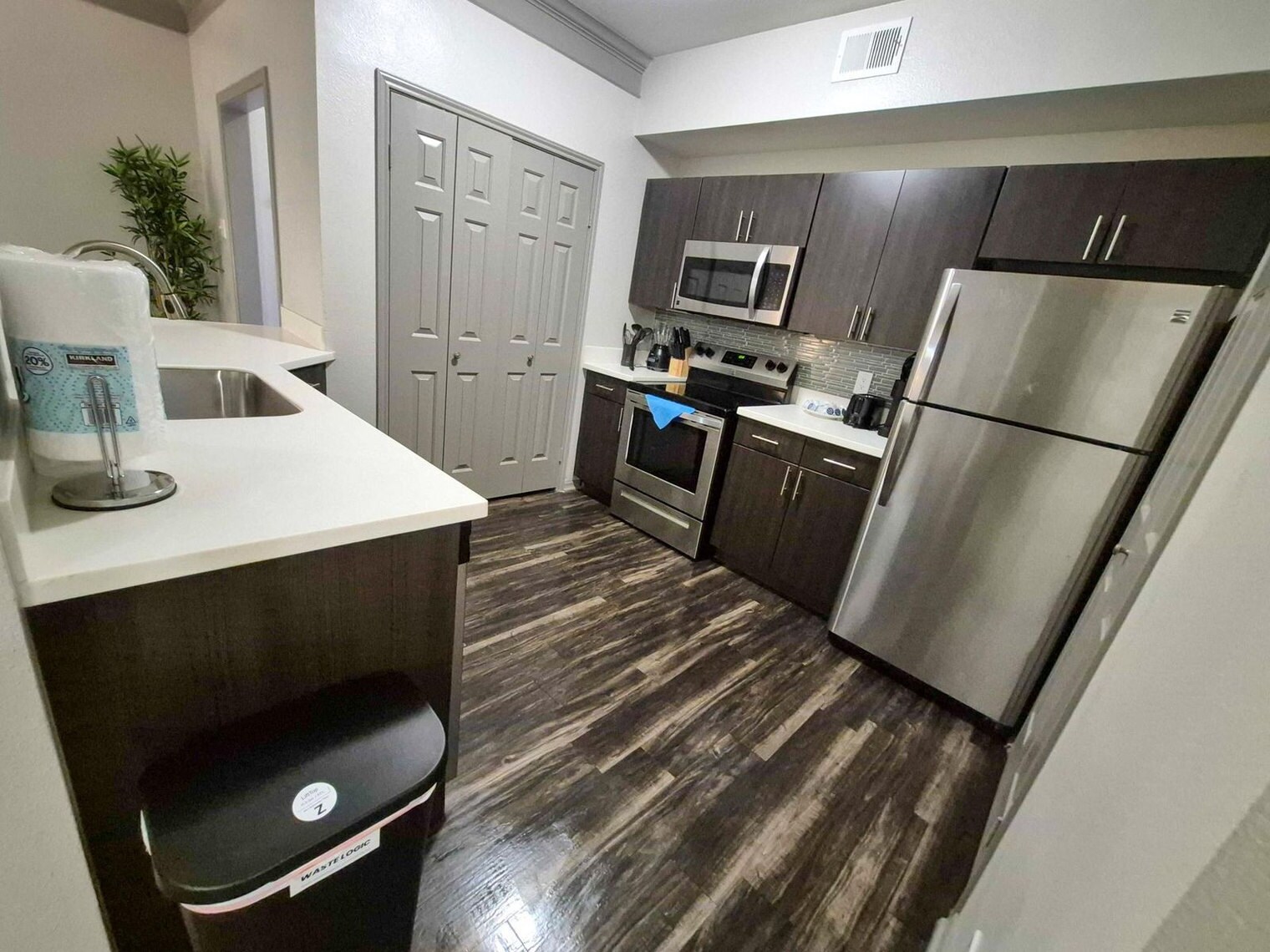 Building Photo - 12100 Metric Blvd