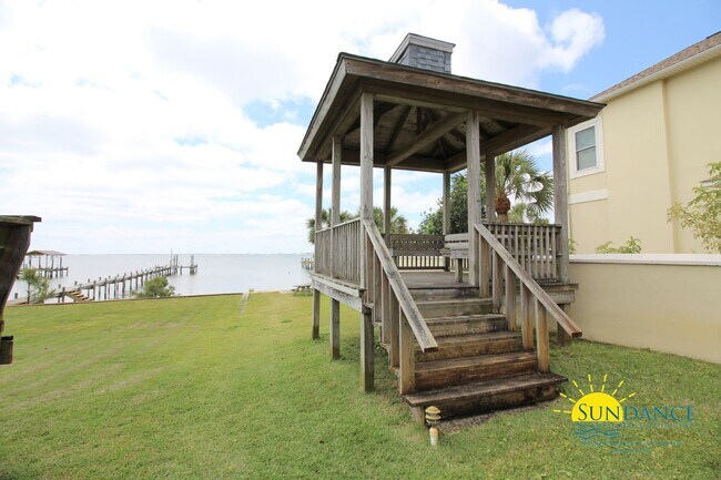 Building Photo - Efficient Solar 4-Bedroom Home in Navarre’s La Fontaine Gated Community with Deeded Beach Access!