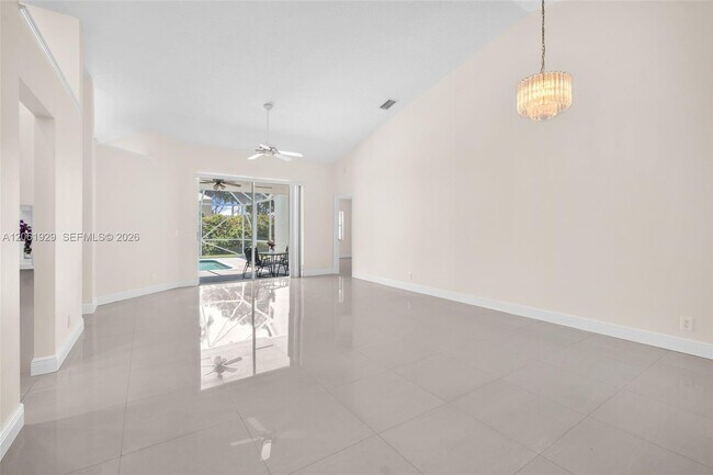 Building Photo - 17194 Ventana Dr
