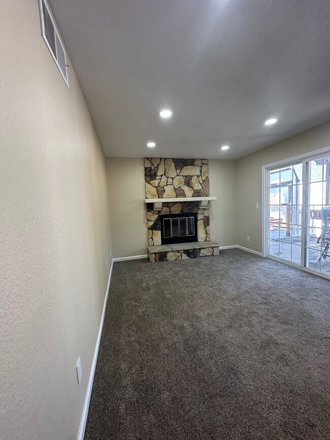 Building Photo - Newly Renovated 3bed 2.5 bath in Vacaville!