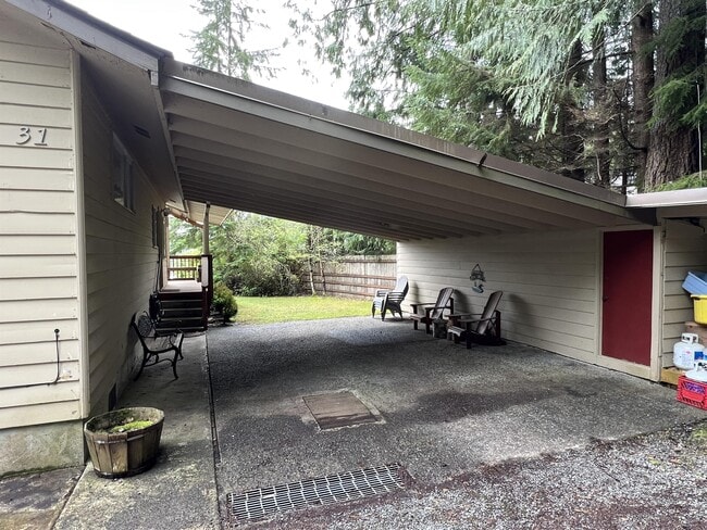 Building Photo - 31 SW Lake Roesiger Rd