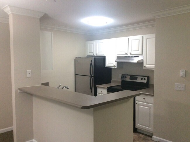 Building Photo - Beautiful 1 BDRM/1 BATH Condo at Madera West in Federal Way!