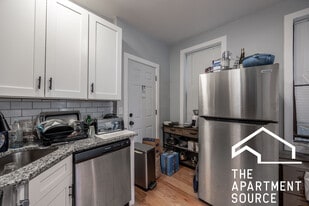 Building Photo - 1622 W Beach Ave