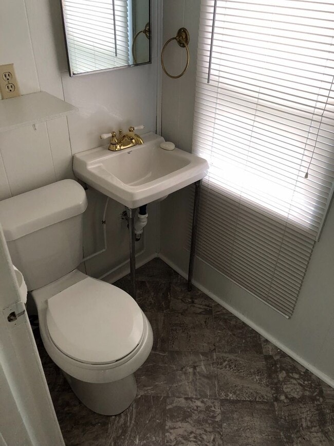 Building Photo - Don't Miss Out!