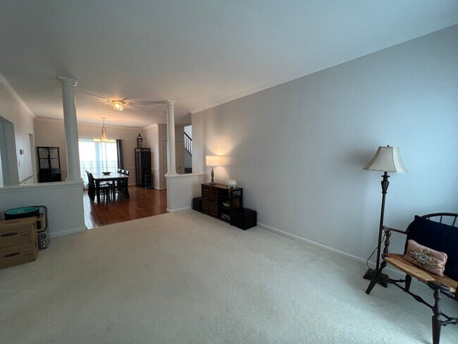 Building Photo - Impressive 4 Bedroom 3.5 Single-Family Hom...