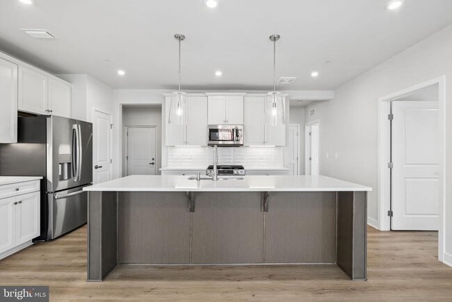 Building Photo - 1611 POTOMAC SHORES Pky