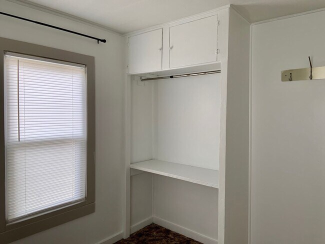 Building Photo - Hard to find 1 Bed 1 Bath House