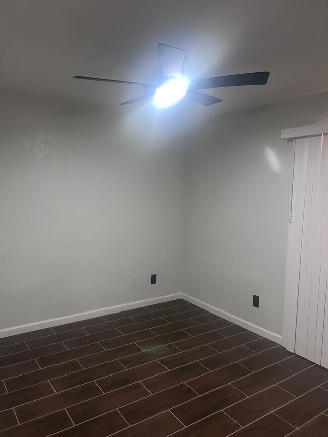 Building Photo - 4244 N 85th Ave