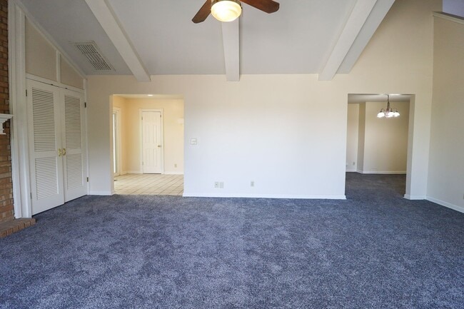 Building Photo - Updated Move In Ready 3-Bedroom Home, Grea...