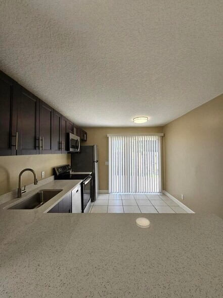 Building Photo - 4876 Orleans Ct