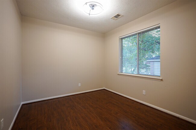 Building Photo - 105 N Holly Laurel Cir