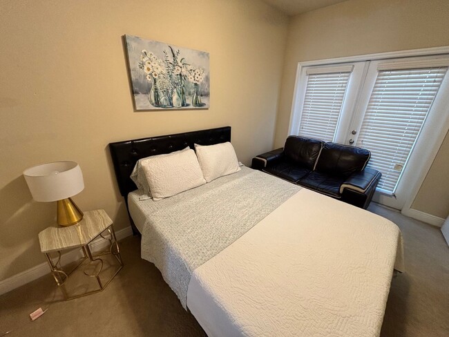 Building Photo - Fully Furnished 3-Bedroom Townhome