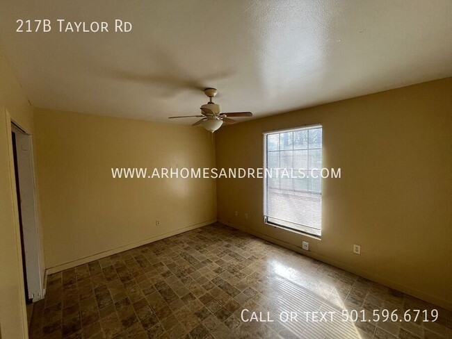 Building Photo - 217B Taylor Rd-