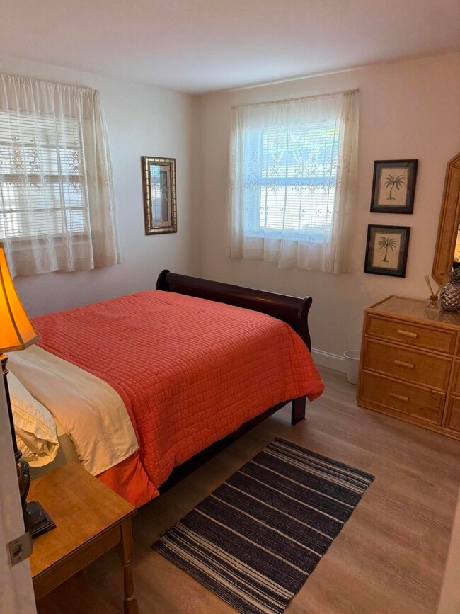 Building Photo - 440 SE Fini Dr