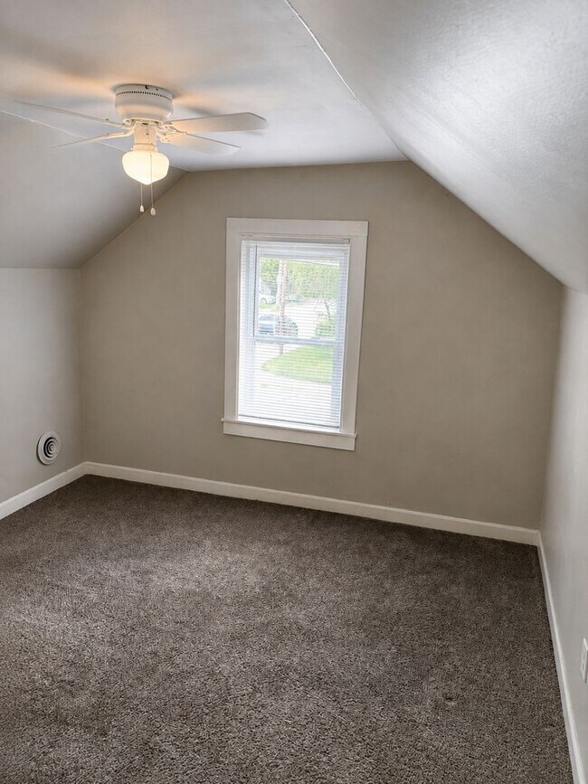 Building Photo - 732 Golfview Dr
