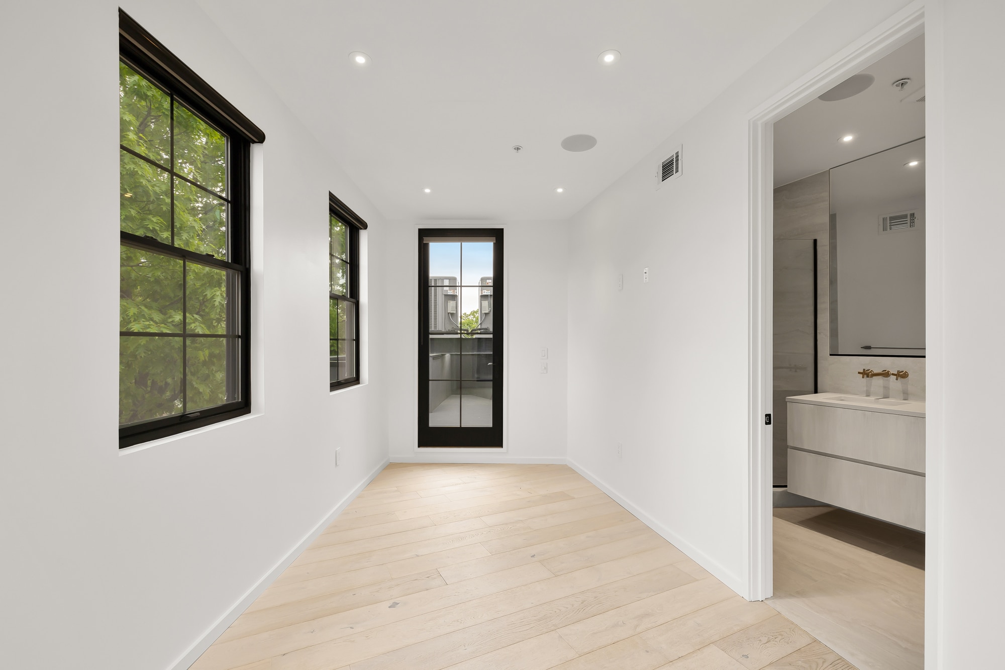 Building Photo - 1451 Maryland Ave NE