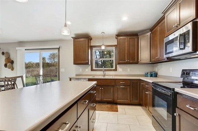 Building Photo - ***COMING SOON*** LAWNCARE INCLUDED! - 3 Bed 2 Bath Ranch Single Family Home