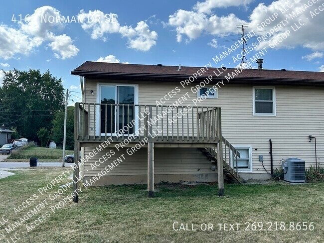 Building Photo - SE Side Update Two Bedroom Duplex