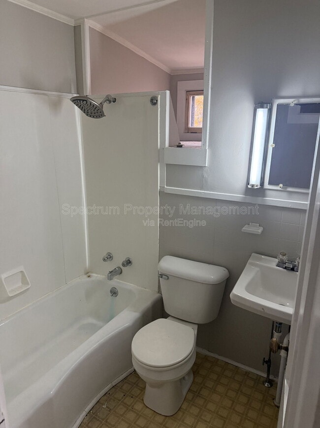 Building Photo - 40 Pleasant St