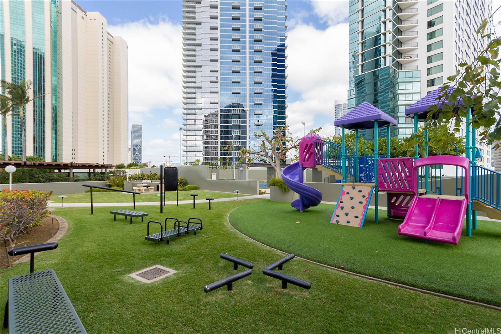 Building Photo - 88 Piikoi St