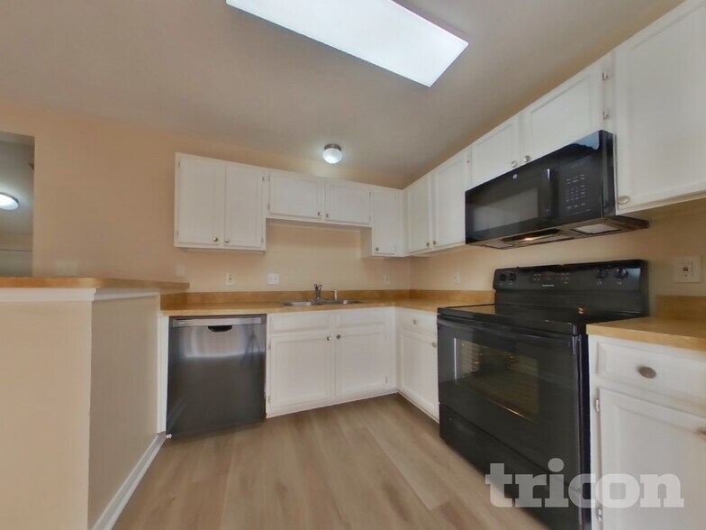 Building Photo - 3259 Jorns St