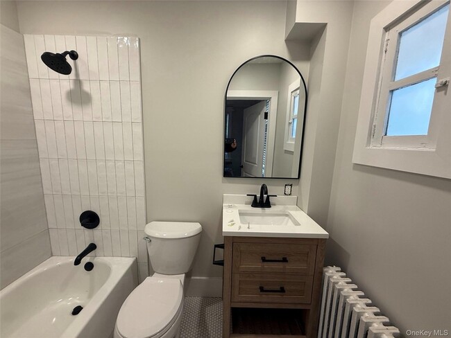 Building Photo - 21 Lake St