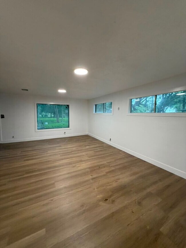 Building Photo - 7735 Coburn Dr