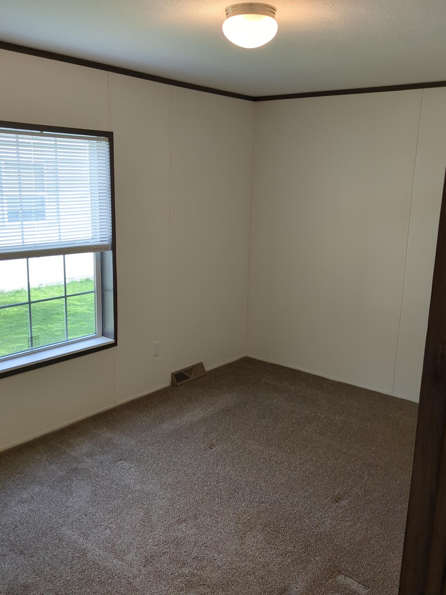 Building Photo - 52 Edgewood Dr