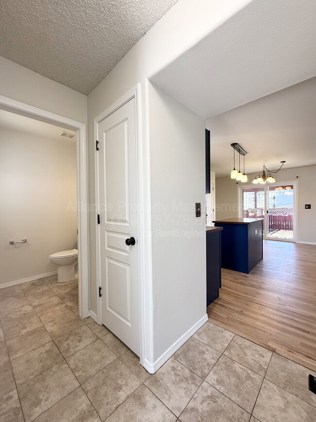 Building Photo - 6510 Oakwood Blvd