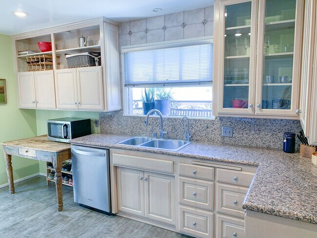 Building Photo - Beautiful 3 bed 1 bath house