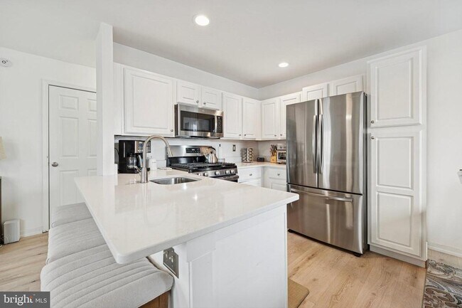 Building Photo - 422 Wendover Dr