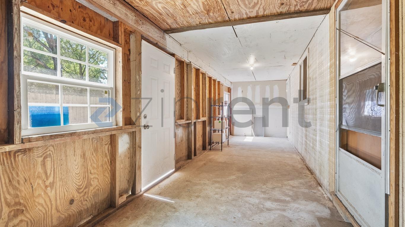 Building Photo - Unit