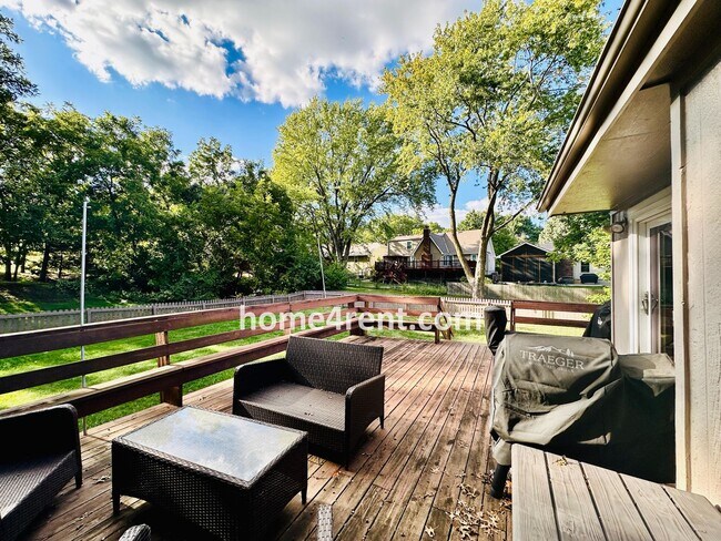 Building Photo - A Lovely Lenexa Home w/ Wood Floors Throughout, Updated Kitchen, Finished Basement and a Fenced Y...
