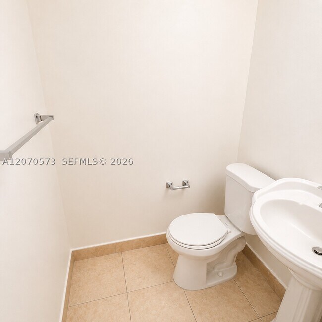 Building Photo - 6235 SW Kendale Lakes Cir