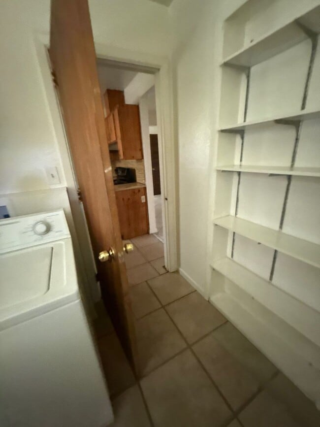 Building Photo - 4 bed/ 2.5 bath home, Walk to the stadium!...