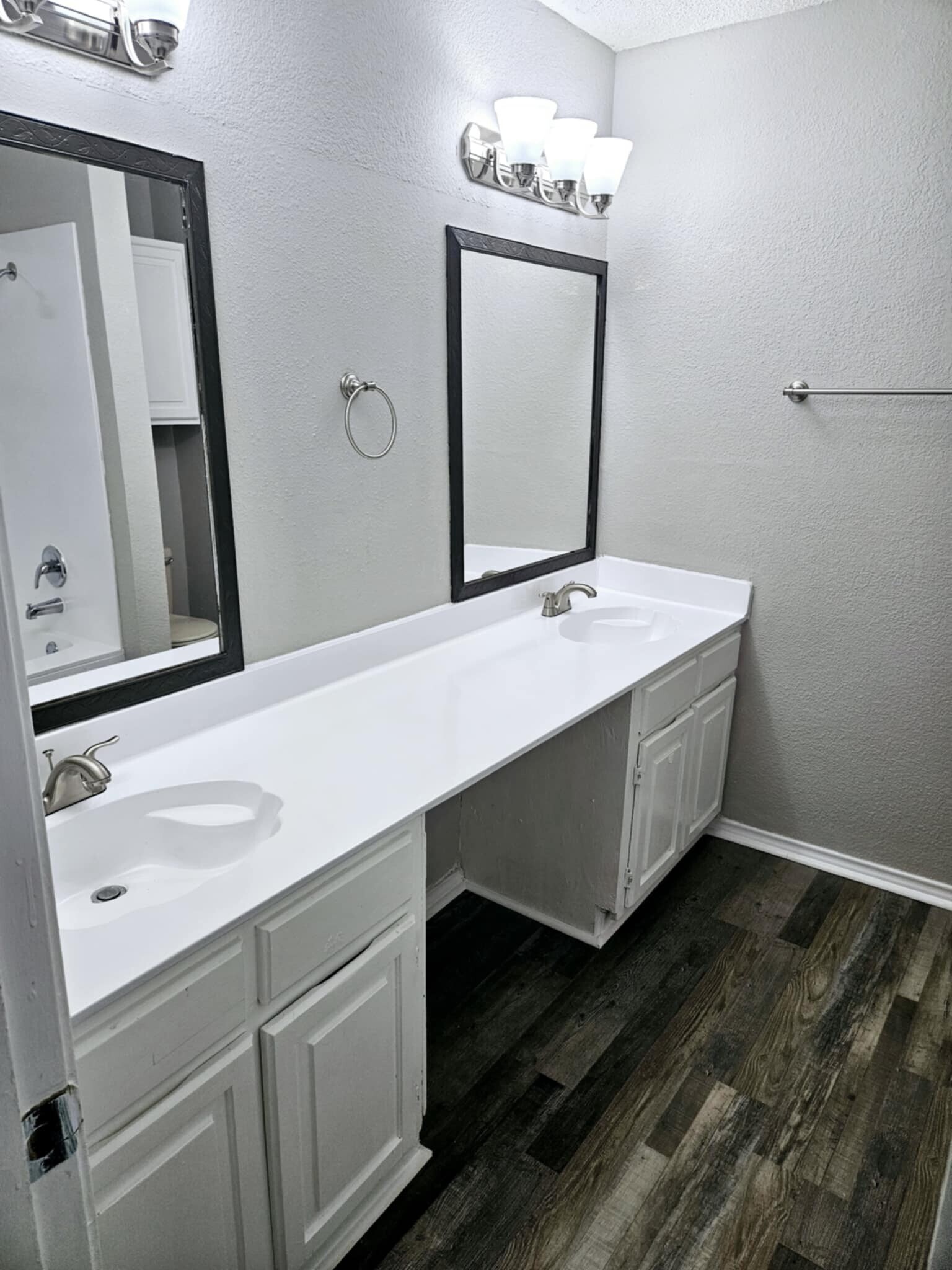 Building Photo - 3406 Country Club Dr W